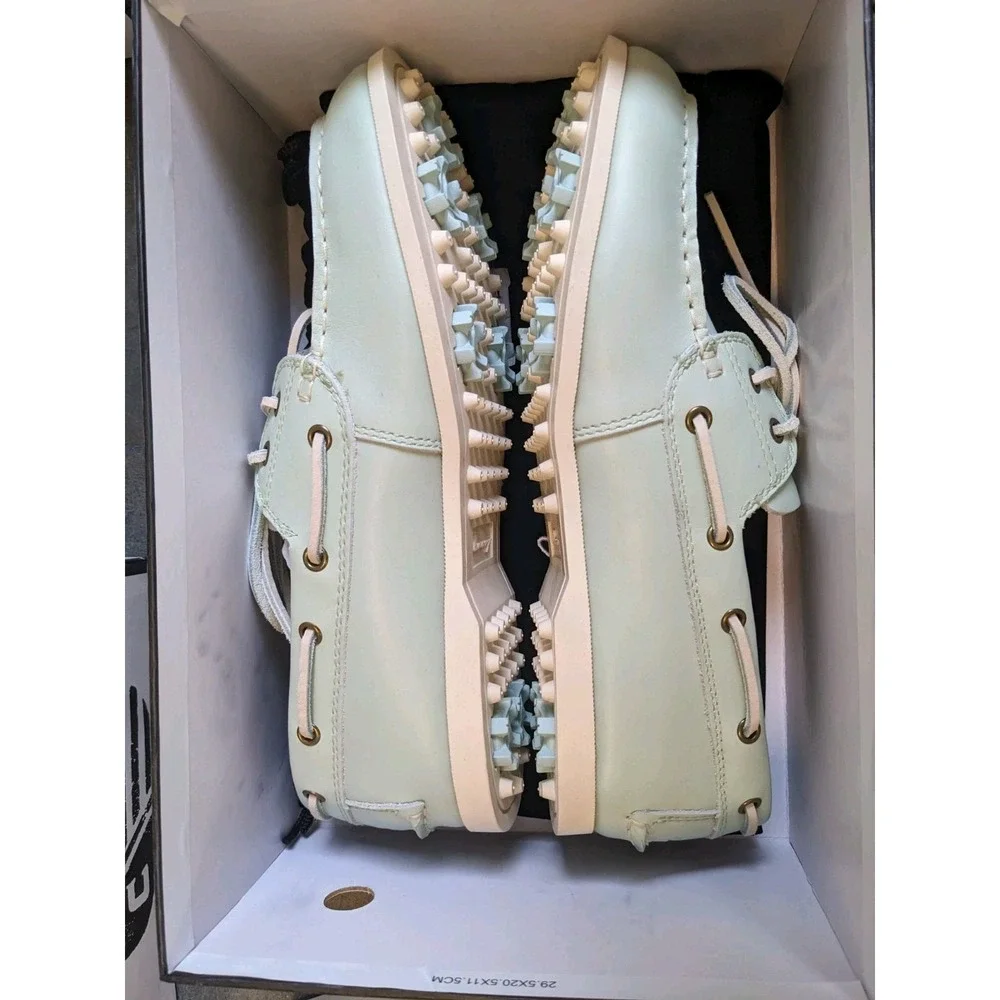 Canoos these golf